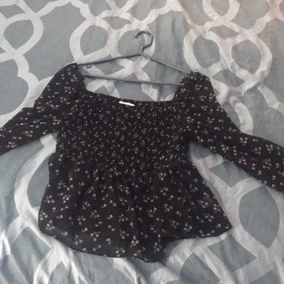 Flowy top. - Picture 2 of 4